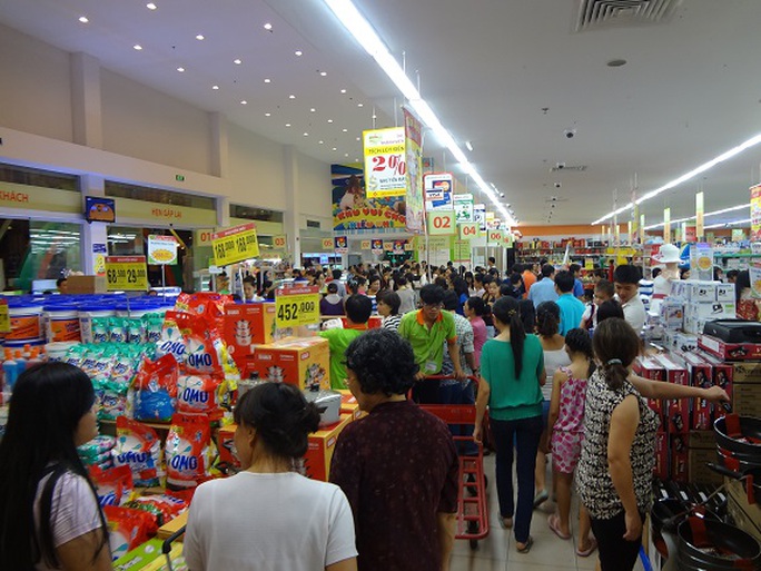 Tưng bừng mua sắm, giao lưu văn nghệ tại Siêu thị Sài Gòn