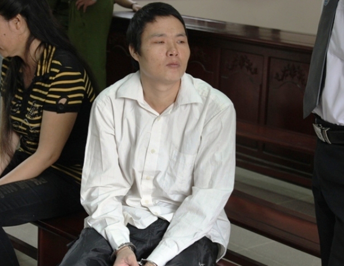 Sau khi hiếp dâm bé gái mới 14 tuổi, Hùng đã trốn khỏi địa phương nhưng vẫn không thoát được lưới trời