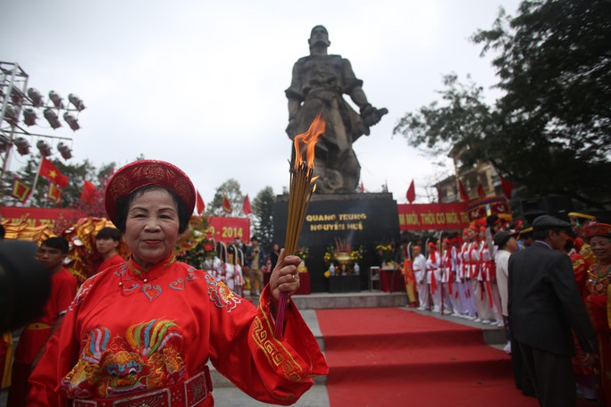 225 năm qua, mùa xuân nào người Hà Nội cũng tưng bừng tổ chức ngày hội chiến thắng ở Gò Đống Đa.