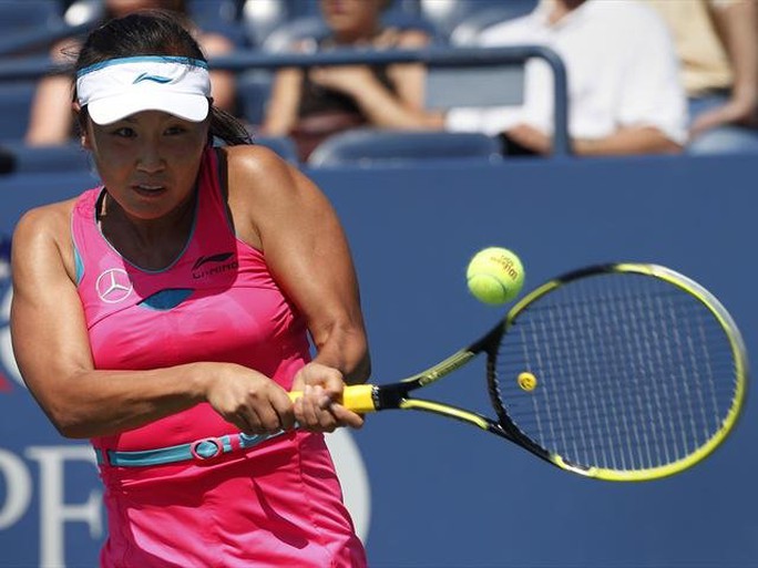 Peng Shuai thi đấu đầy quyết tâm, liên tục gây khó cho Radwanska