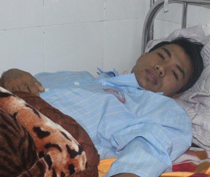 Thiếu úy Nguyễn Ngọc Hào đang điều trị tại bệnh viện. Anh: Đức Phạm