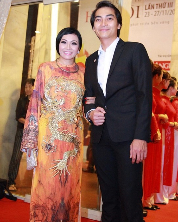 Ca sĩ Phương Thanh (trái) có nhiều vai diễn lấn sân sang lĩnh vực điện ảnh được đánh giá tốt