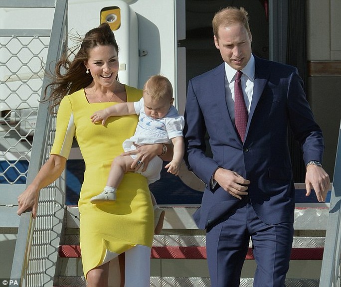 Công nương Kate và Hoàng tử William cùng Hoàng tử bé George đang đón chờ đứa con thứ hai trong năm tới. Ảnh:PA