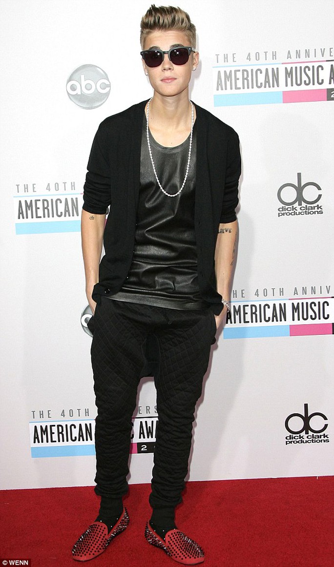 Biệt thự của Justin Bieber vương vãi cần sa?