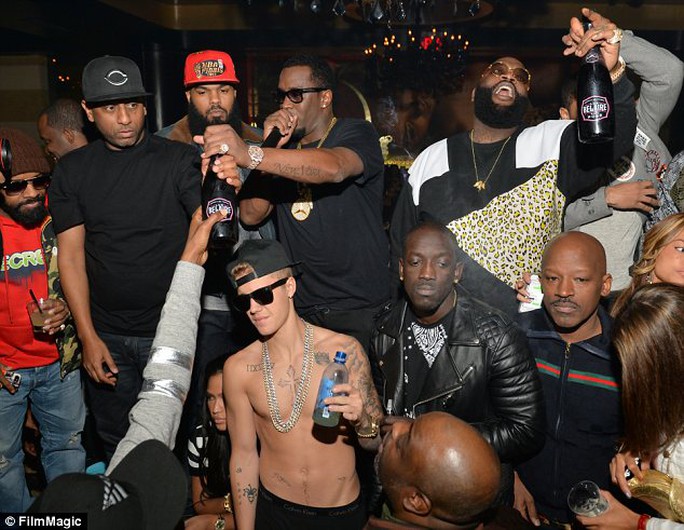 Hé lộ quá khứ bê bối của bố Justin Bieber