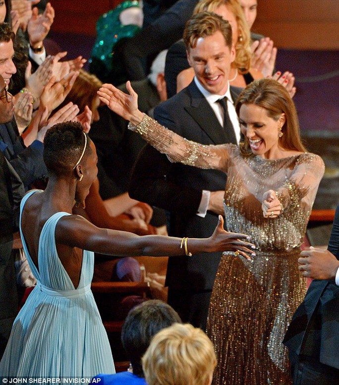 Brad Pitt and Angelina Jolie love each other at the 2014 Oscars