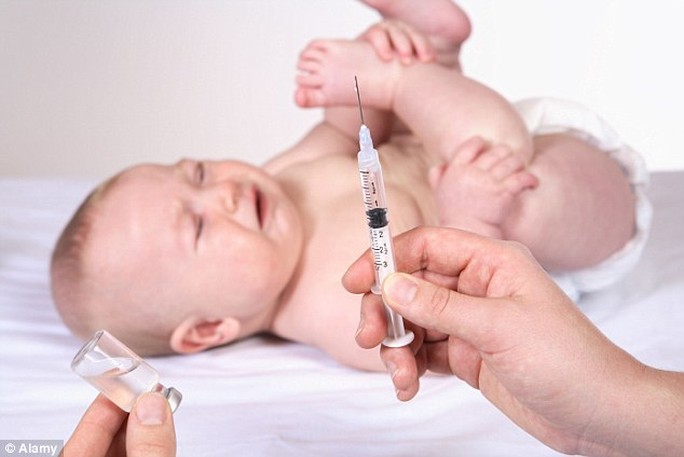 Ba trẻ sơ sinh ở Canada hết nhiễm HIV nhờ vắc-xin. Ảnh minh họa: Alamy/Daily Mail
