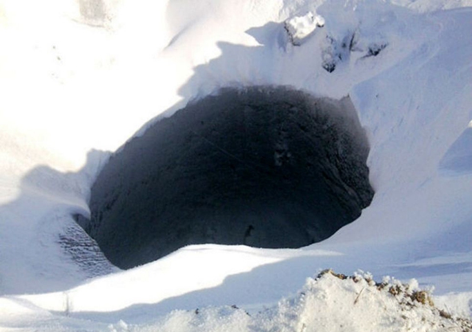 Thêm hai hố bí ẩn khổng lồ ở Siberia