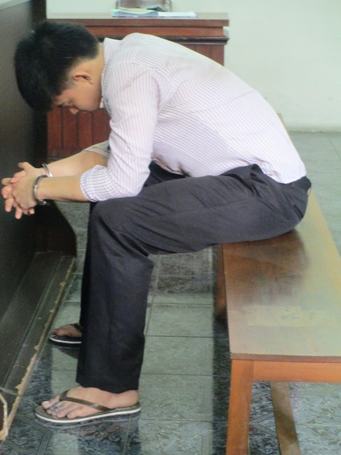 Bị cáo Phạm Thành Đạt tỏ thái độ ăn năn tại phiên tòa sáng 12-8.