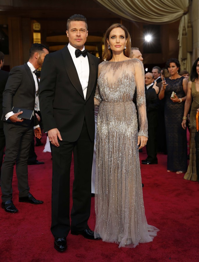 Angelina Jolie lộng lẫy trên thảm đỏ Oscar 2014. Cô rất ít khi mắc lỗi trang điểm như trên. Nguồn: Reuters