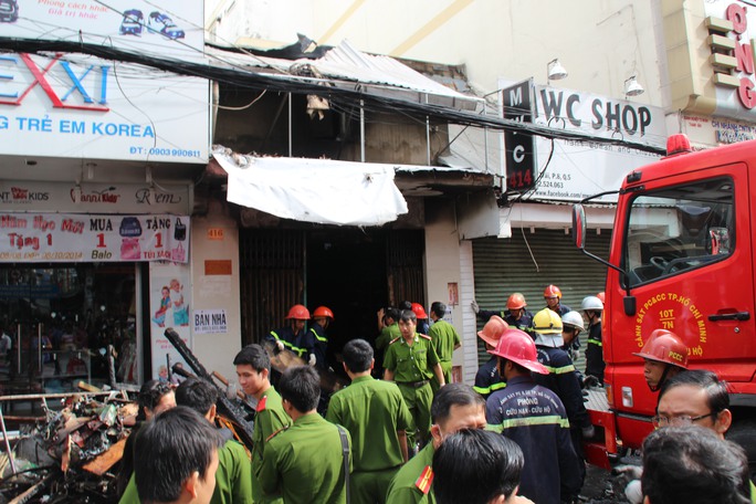 Vụ cháy nhà 416 Nguyễn Trãi, phường 8, quận 5 - TP HCM, vào sáng sớm 16-9, khiến 7 người chết ngạt. Vụ cháy nhà 416 Nguyễn Trãi, phường 8, quận 5 - TP HCM, vào sáng sớm 16-9, khiến 7 người chết ngạt.
