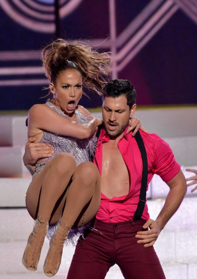 Jennifer Lopez từng biểu diễn cùng Maksim Chmerkovskiy
