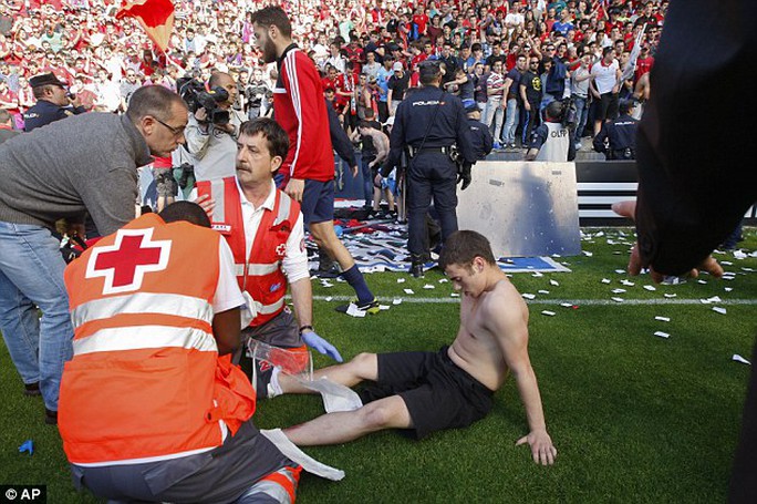 La Liga: Sập hàng rào, 68 cổ động viên bị thương