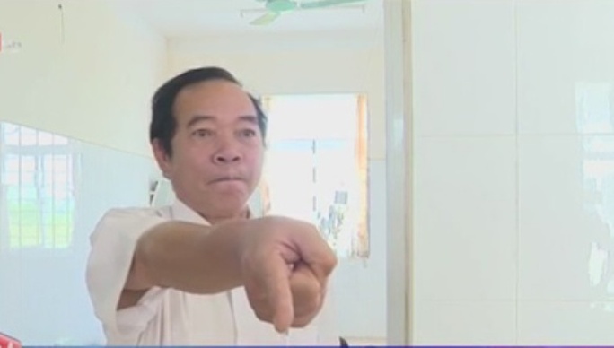 Ông Phạm Văn Phan, Giám đốc Bệnh viện huyện Lương Tài đã cản trở phóng viên trong khi có biểu hiện say rượu