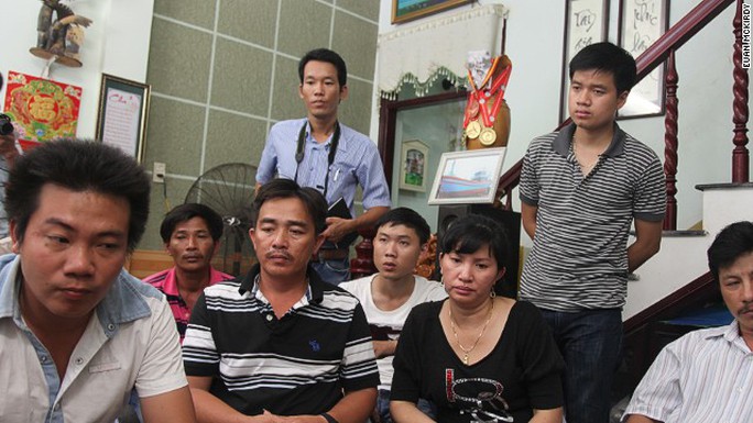 The captain, crew and owner of Dna 90152 TS in Da Nang on May 31