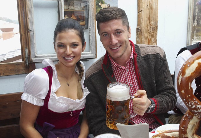Sao Bayern Munich cùng vợ đẹp nô nức dự lễ hội bia