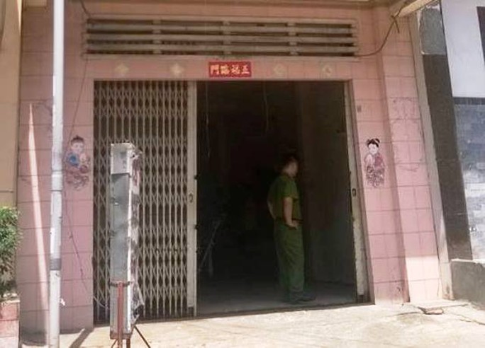 Nhà trọ nơi người đàn ông chưa rõ danh tính vào thuê rồi sau đó được phát hiện chết trong tư thế treo cổ vào sáng 12-5. Nhà trọ nơi người đàn ông chưa rõ danh tính vào thuê rồi sau đó được phát hiện chết trong tư thế treo cổ vào sáng 12-5.