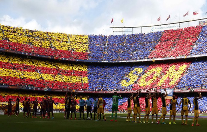 Barcelona rao bán tên sân Nou Camp, dùng tiền làm việc nghĩa - Ảnh 3. Barcelona rao bán tên sân Nou Camp, dùng tiền làm việc nghĩa - Ảnh 3.