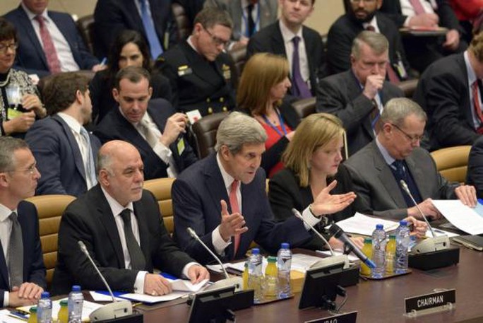 Ngoại trưởng Mỹ John Kerry phát biểu tại cuộc họp cấp cao đầu tiên của liên minh do Mỹ dẫn đầu. Ảnh: Reuters