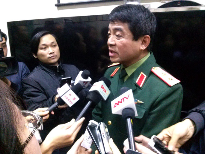 Trung tướng Võ Văn Tuấn trả lời báo chí sáng 12-3 - Ảnh: Nguyễn Quyết