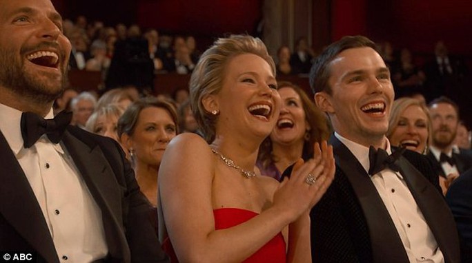 Jennifer Lawrence cười hết cỡ tại lễ trao Giải Oscar 2014