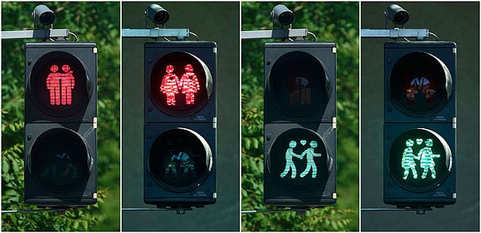 Cột đèn giao thông mới ở Áo. Ảnh: Reuters