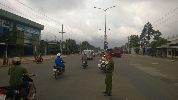 Hai nghi can bình tĩnh diễn lại cảnh thảm sát ở Bình Phước