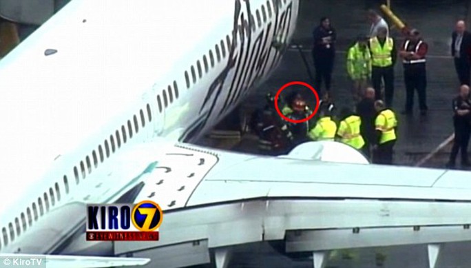 Passengers could hear banging and screaming from beneath the aircraft as they flew from Seattle to LA