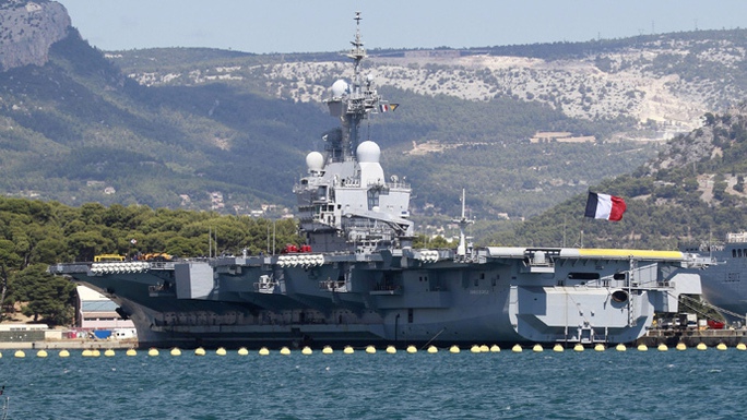 The French nuclear-powered aircraft carrier Charles de Gaulle (Reuters / Stringer)