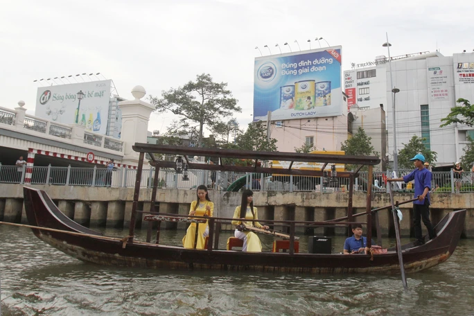 Đổ xô đi xem tuyến du lịch trên kênh Nhiêu Lộc-Thị Nghè