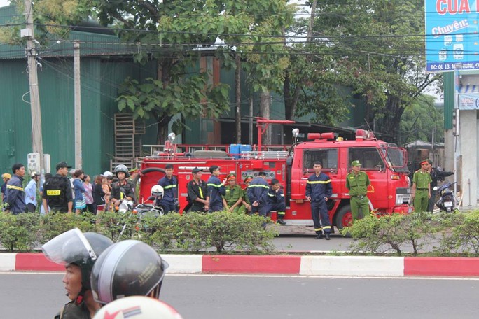 Hai nghi can bình tĩnh diễn lại cảnh thảm sát ở Bình Phước