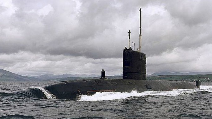 Tàu ngầm hạt nhân HMS Talent  bị hư hại do va phải băng trôi. Ảnh: Reuters