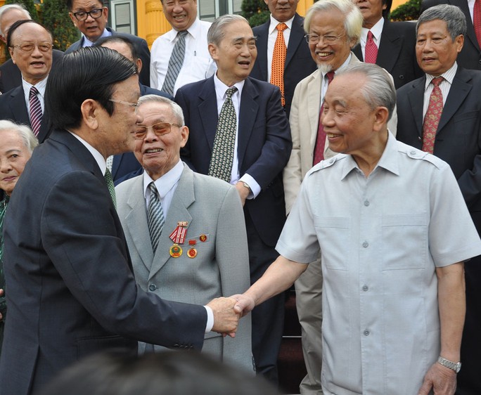 Chủ nước nước Trương Tấn Sang thăm hỏi nguyên Phó Thủ tướng, Bộ trưởng  Bộ Ngoại giao Nguyễn Mạnh Cầm