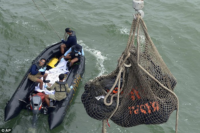 AirAsia QZ8501: Thêm thi thể được tìm thấy