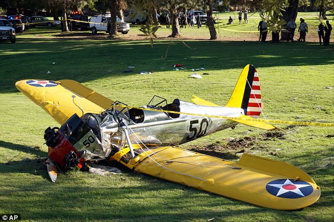 Sau tai nạn máy bay, Harrison Ford lần đầu xuất hiện