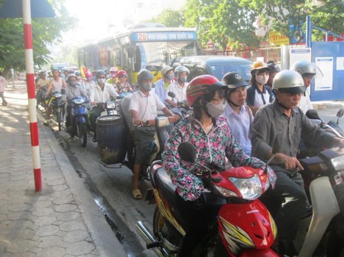 Thời tiết oi bức trong buổi sáng sớm Thời tiết oi bức trong buổi sáng sớm