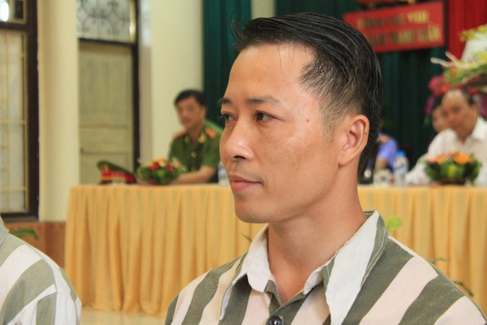 Anh Đỗ Xuân Thắng phát biểu lời cảm ơn đối với trại giam Thanh Xuân trước khi được tự do
