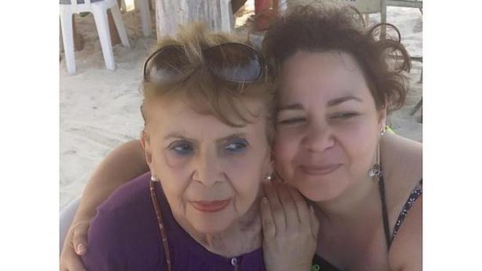 Patricia Urrutia (phải) và bà Margarita Suarez lúc còn sống. Ảnh: Facebook