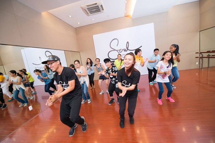 Học nhảy thu hút nhiều giới trẻ. Trong ảnh: Một lớp học ở Trường Soul Dance Academy