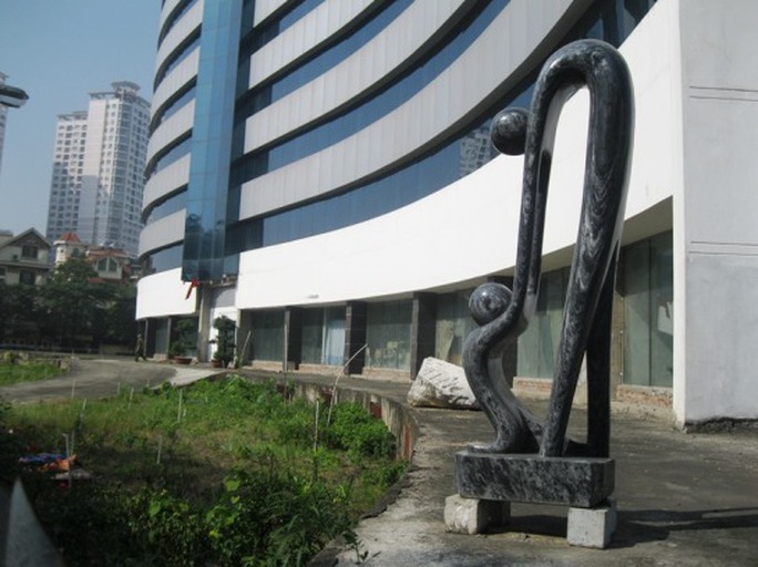 "Ngắm" bệnh viện quốc tế 50 triệu USD bỏ hoang giữa Hà Nội