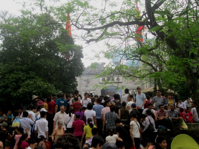 Chủ tịch nước Trương Tấn Sang dâng hương tưởng nhớ Hùng Vương
