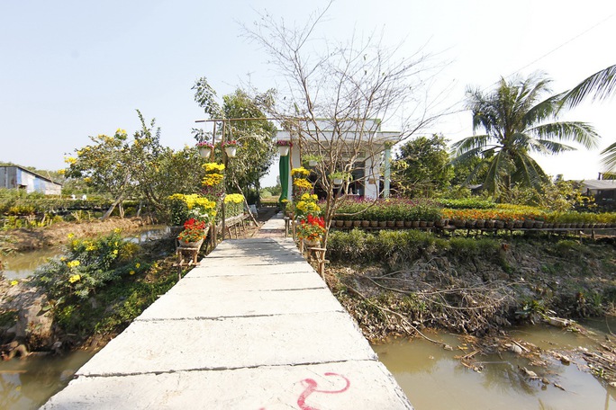 Những cổng chào của các hộ nhà vườn ở Sa Nhiên