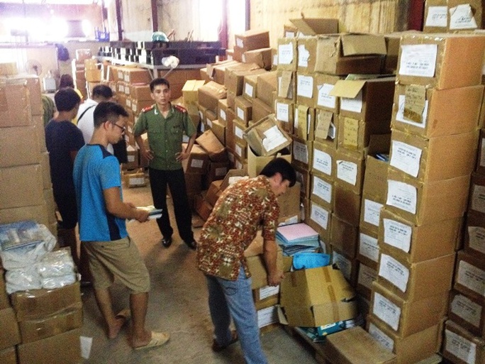 Kho chứa 50.000 cuốn sách lậu của công ty Cổ phần đầu tư và tư vấn giáo dục Văn Hiến Kho chứa 50.000 cuốn sách lậu của công ty Cổ phần đầu tư và tư vấn giáo dục Văn Hiến