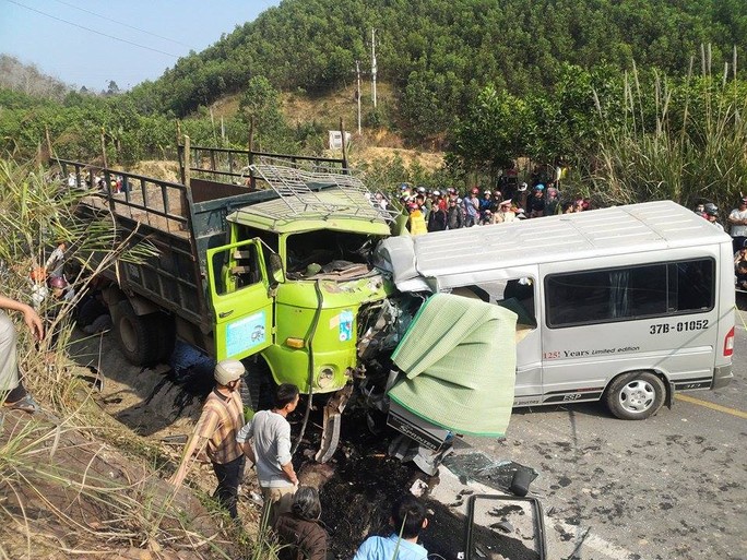 Hiện trường vụ tai nạn thảm khốc ở Thanh Hóa chiều ngày 24-1