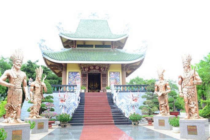 18 bức tượng Vua Hùng đạt kỷ lục lớn nhất quốc gia.