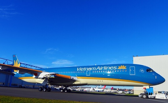 A305 XWB vừa rời khỏi xưởng sơn ở nhà máy chế tạo máy bay tại Touluose, Pháp A305 XWB vừa rời khỏi xưởng sơn ở nhà máy chế tạo máy bay tại Touluose, Pháp