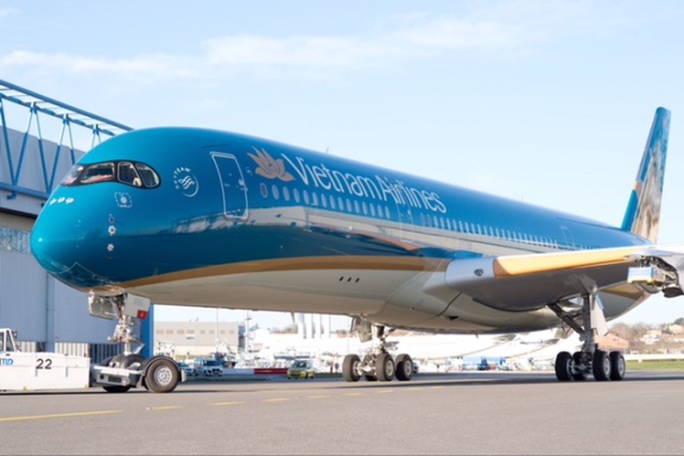 Lạ mắt với máy bay bụng vàng của Vietnam Airlines