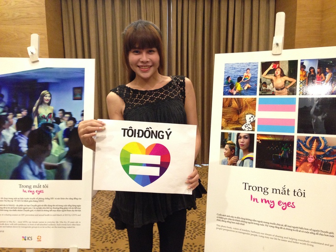 Triển lãm sách về người chuyển giới của ICS - Tổ chức Bảo vệ và Thúc đẩy quyền của những người đồng tính, song tính, chuyển giới tại Việt Nam                                                                ẢNH: ICS