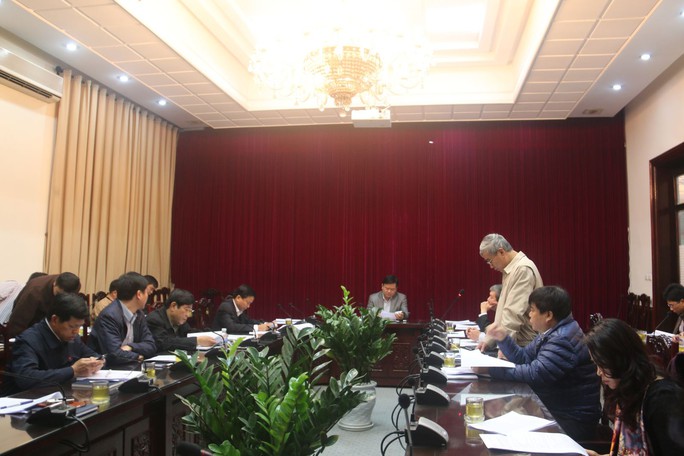 Ông Nguyễn Hữu Thắng báo cáo về Đề án xã hội hóa lĩnh vực đường sắt trong cuộc họp do Bộ trưởng GTVT Đinh La Thăng chủ trì sáng 22-1 - Ảnh: Cổng TTĐT Bộ GTVT