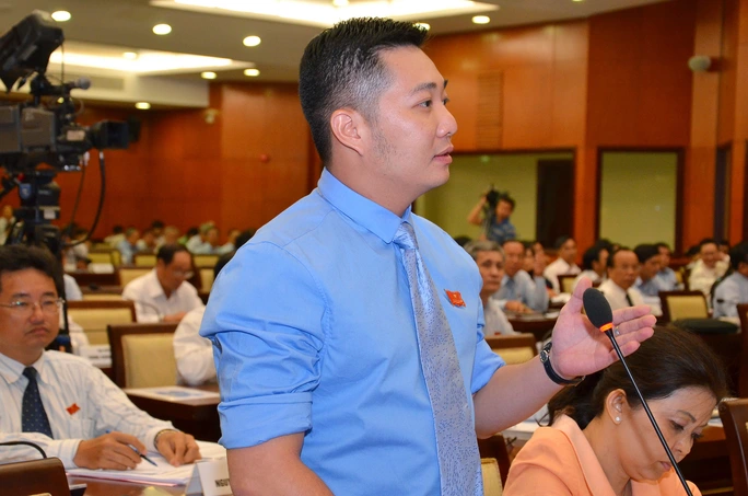 Ông Lê Trương Hải Hiếu được bổ nhiệm, giữ chức Chủ tịch UBND quận 12, TP HCM (Ảnh: Tấn Thạnh)

 